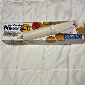 Vintage Progressive International 23-Piece Cookie Press Set & Decorator